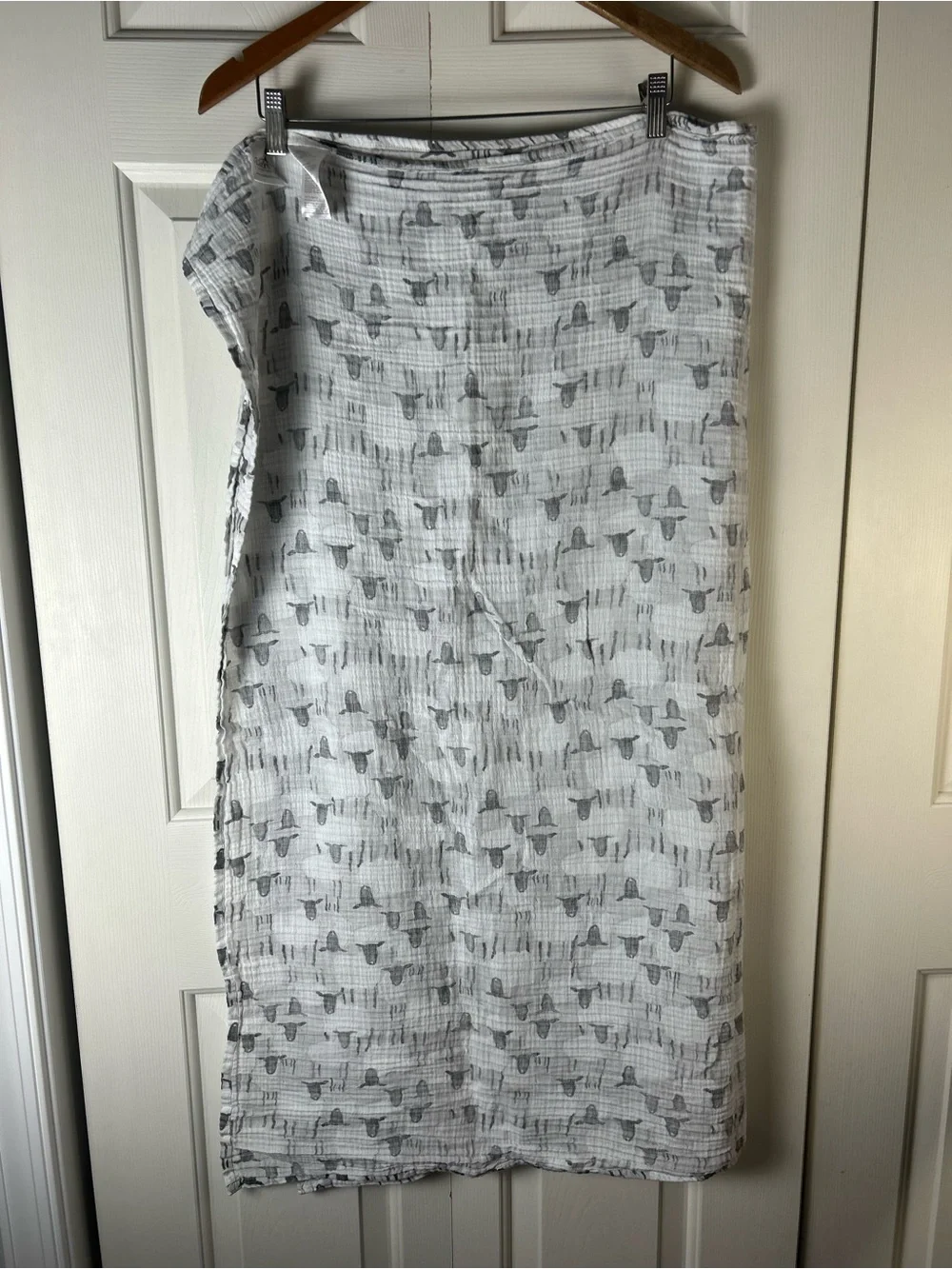 Aden + Anais Lamb Sheep Baby Swaddle Blanket Gray White Muslin Cotton Realistic